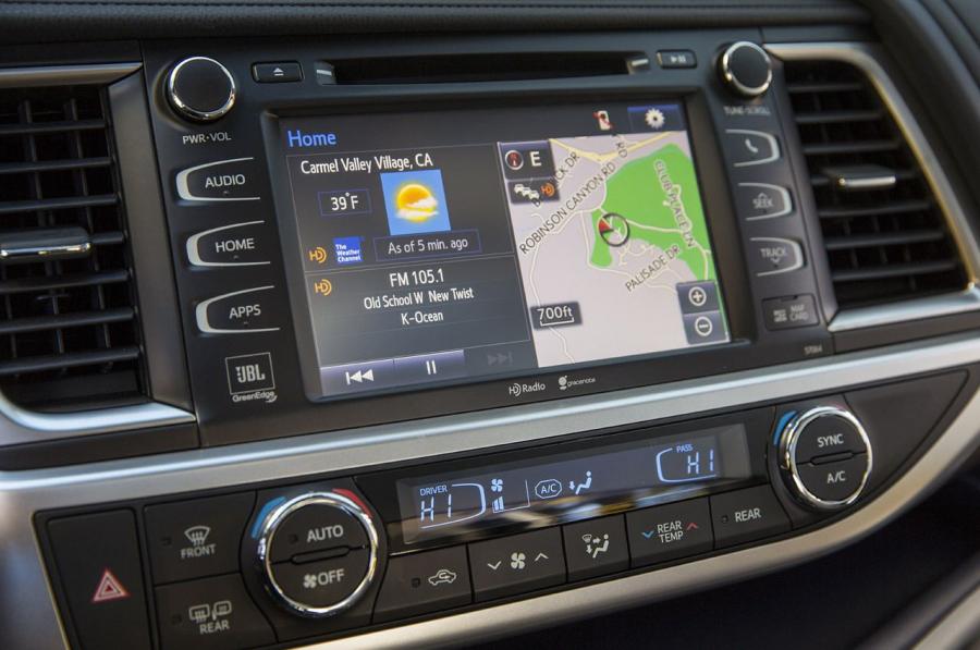 Детали интерьера Toyota Highlander (XU50) 2013 года  (фото 15 из 80)